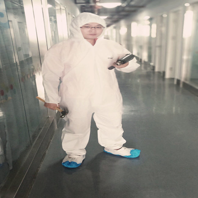 งานความปลอดภัยชุดป้องกันที่ใช้แล้วทิ้ง PPE ชุดป้องกัน